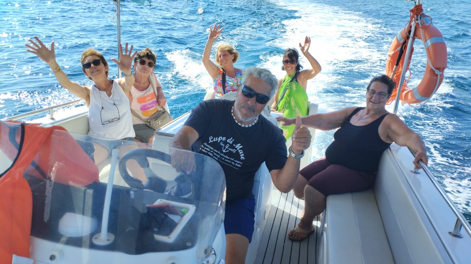 Gita in barca con ospiti a bordo